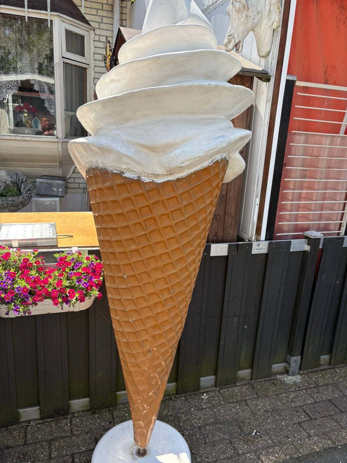 Groot softijs op standaard voor friture en of evenement enzo, Ophalen, Gebruikt