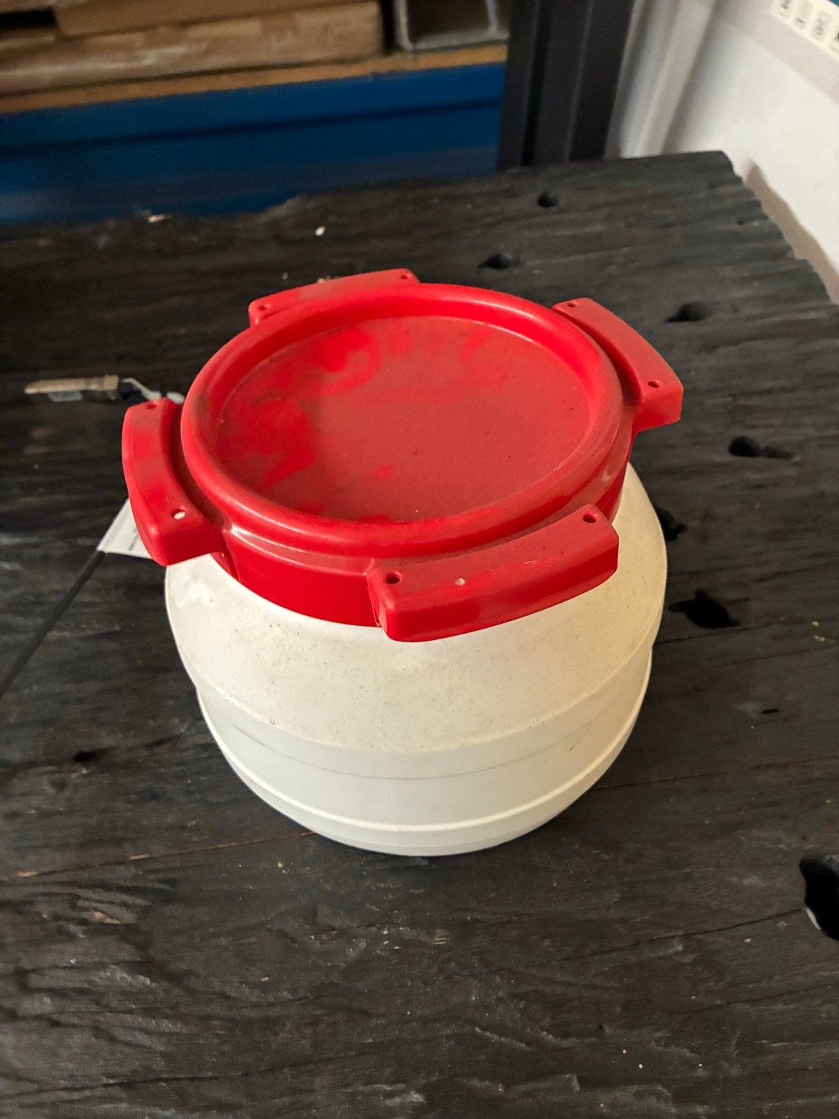 Waterdichte ton/voerton met rode deksel - CurTec, Ophalen of Verzenden, Zo goed als nieuw