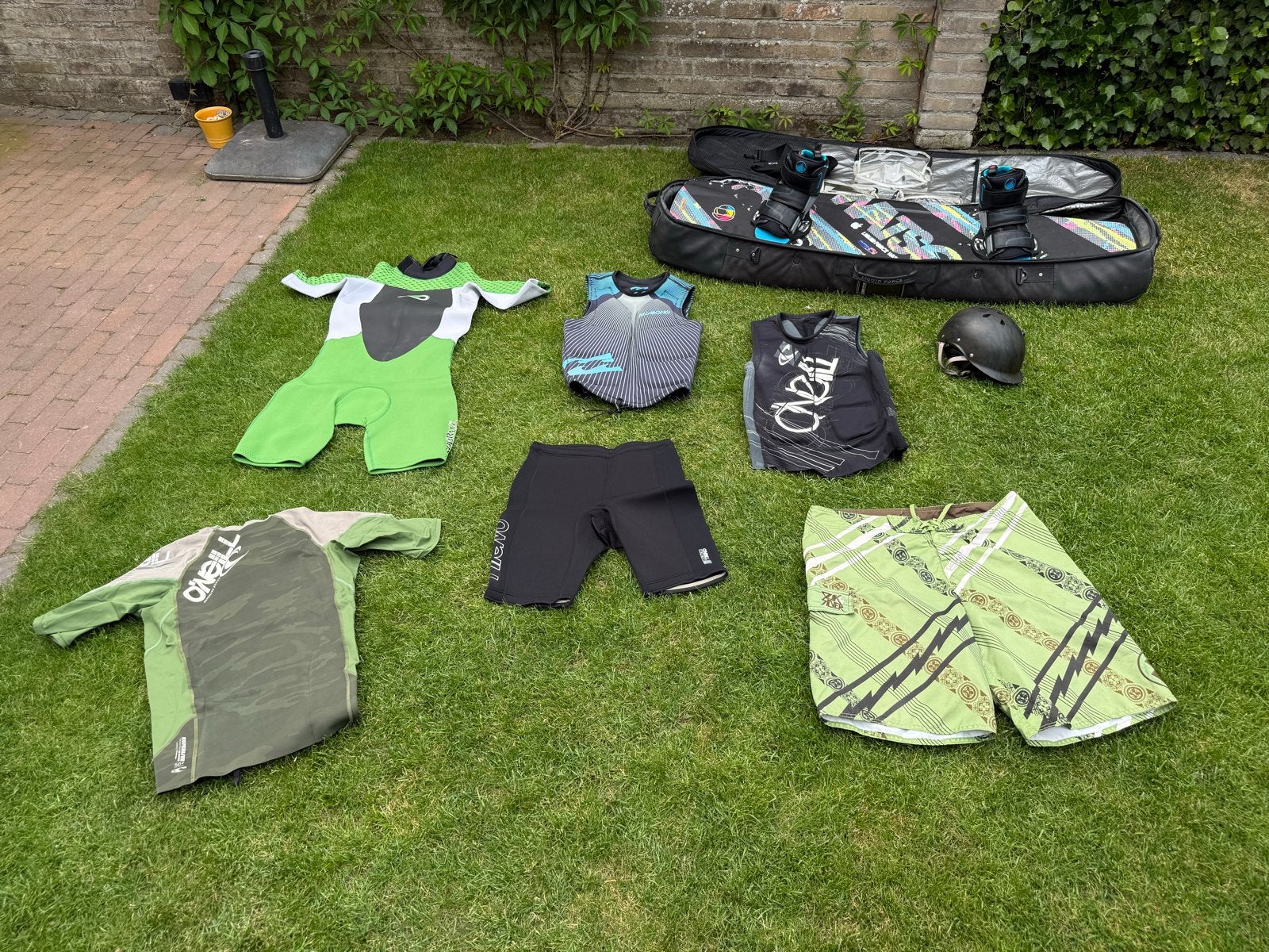 Wakeboard set + tas, bescherming, etc., Watersport en Boten, Wakeboarden, Ophalen of Verzenden, Gebruikt, Board en Schoenen