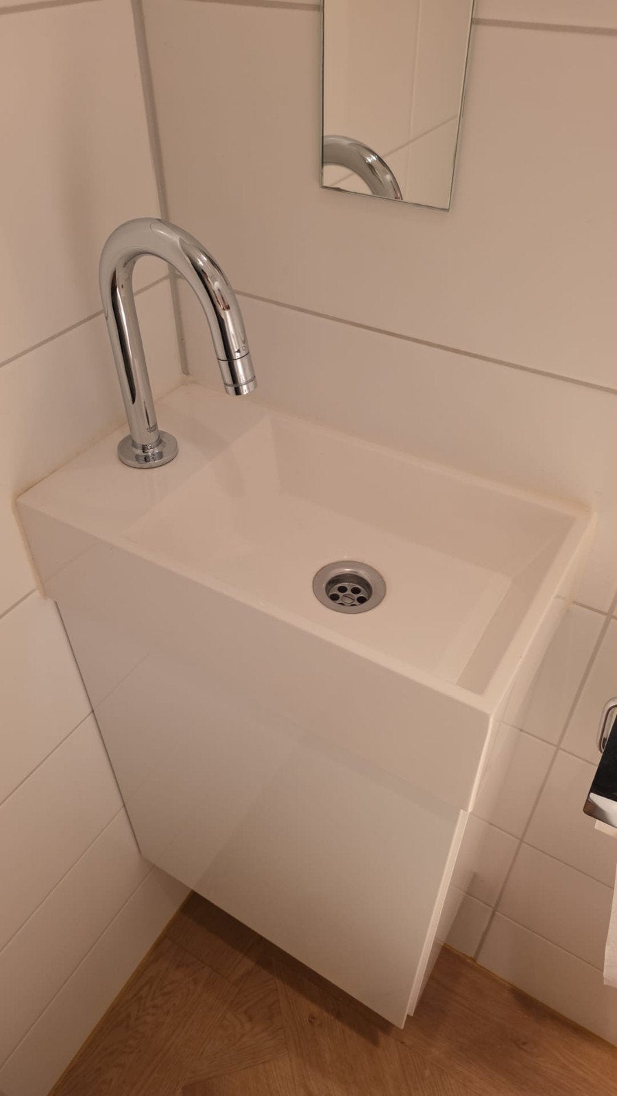 Wastafelmeubel met Hansa kraan - Compact en Modern, Minder dan 50 cm, Gebruikt, Ophalen of Verzenden, Minder dan 25 cm