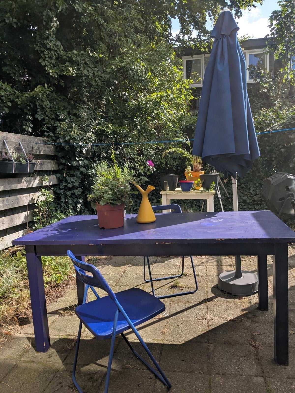 Blauwe tuintafel met gebruikssporen, Ophalen, Gebruikt, Rechthoekig, Hout