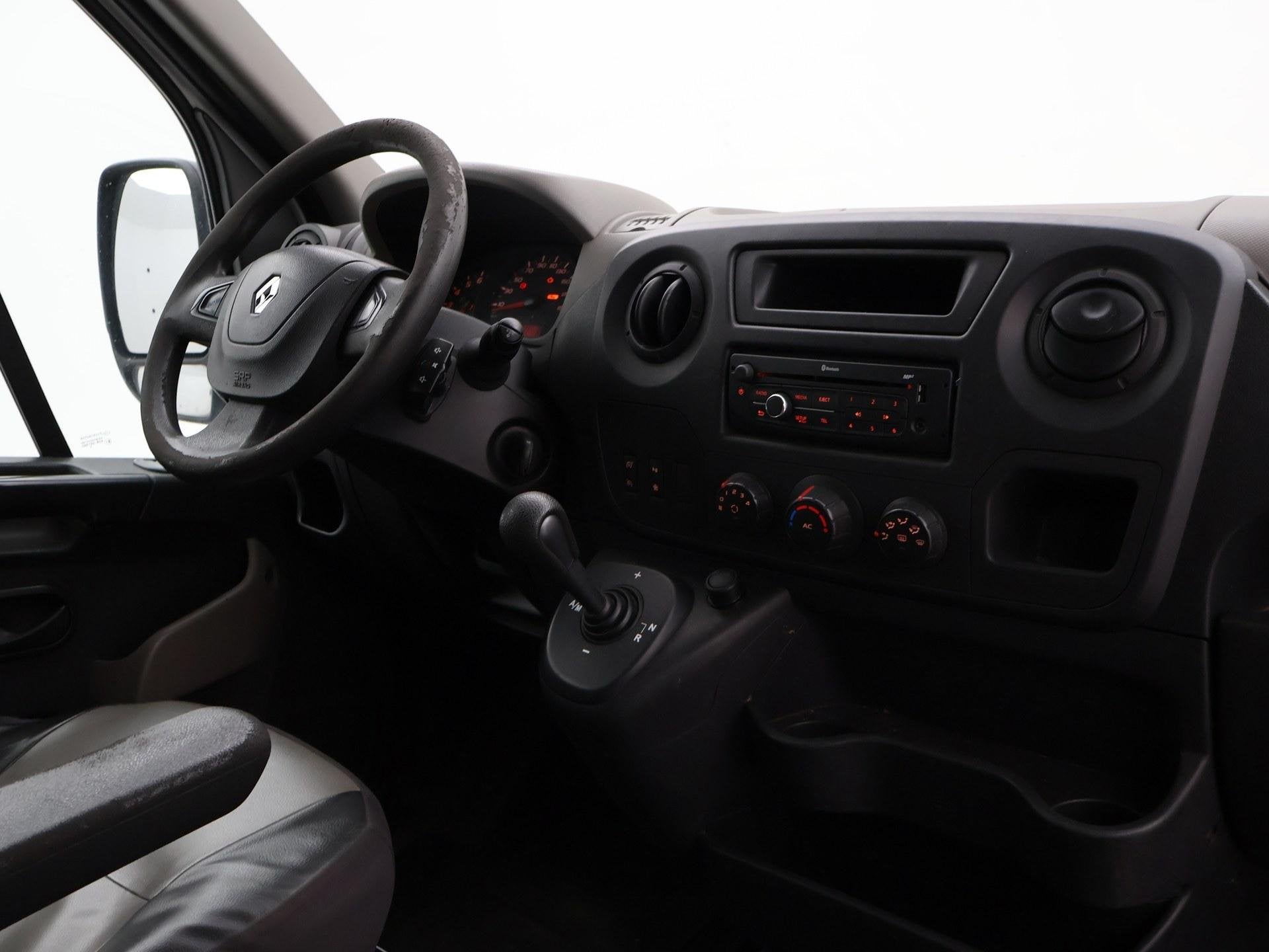 Renault Master T35 2.3 dCi L2H2 125 PK AUT. + TREKHAAK | NAV, Euro 5, Gebruikt, 4 cilinders, Elektrische ramen