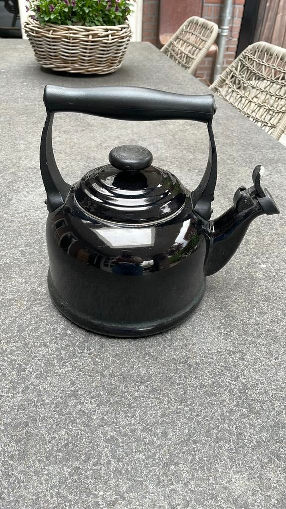 Creuset fluitketel, Witgoed en Apparatuur, Waterkokers, 2 liter of meer, Ophalen of Verzenden, Gebruikt