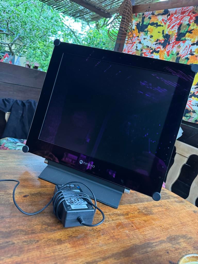 AG Neovo LCD monitor uit 2001 met adapter, Computers en Software, Monitoren, Ophalen, Gebruikt, Overige typen, Overige resoluties