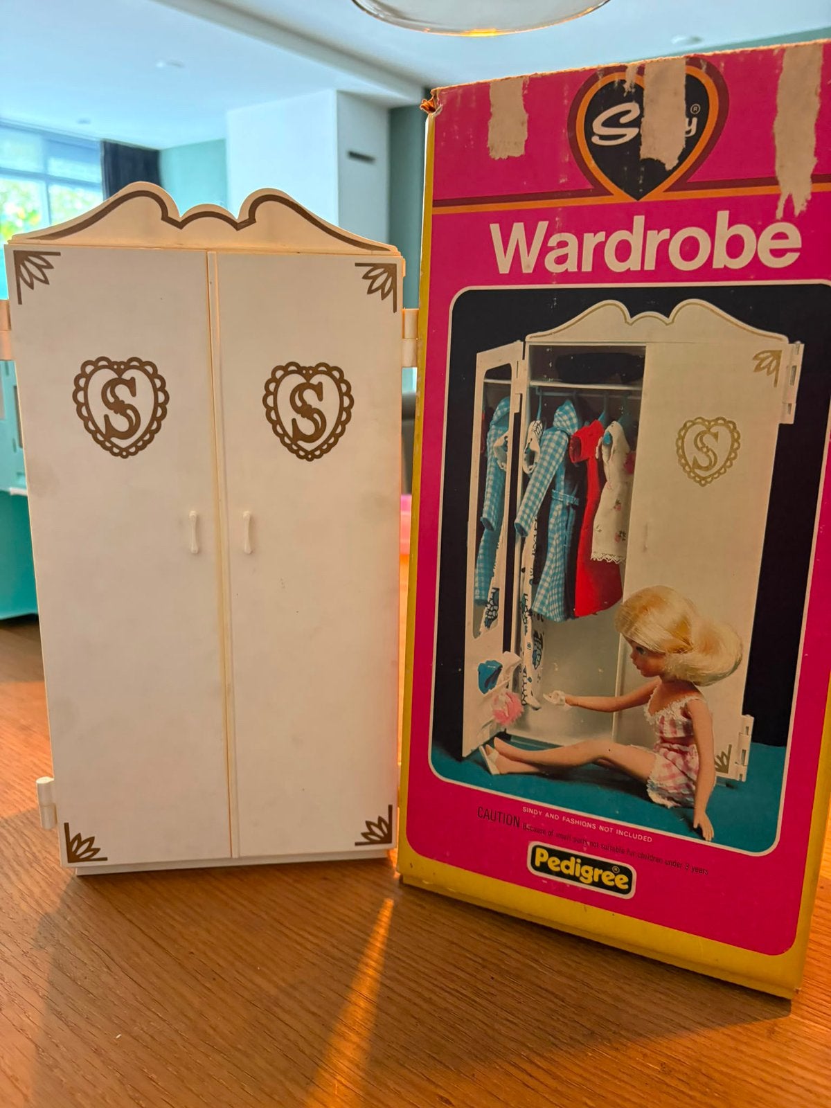 Sindy Pedigree Wardrobe kledingkast in org doos (Barbie), Ophalen of Verzenden, Zo goed als nieuw, Pop