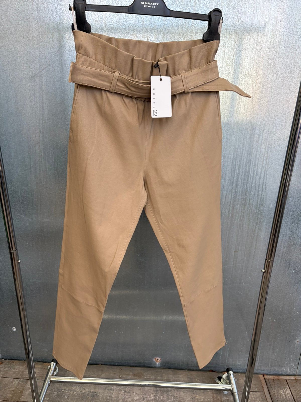 Suite22 pants broek leer greige 42 leather, Kleding | Dames, Beige, Maat 42/44 (L), Ophalen of Verzenden, Zo goed als nieuw