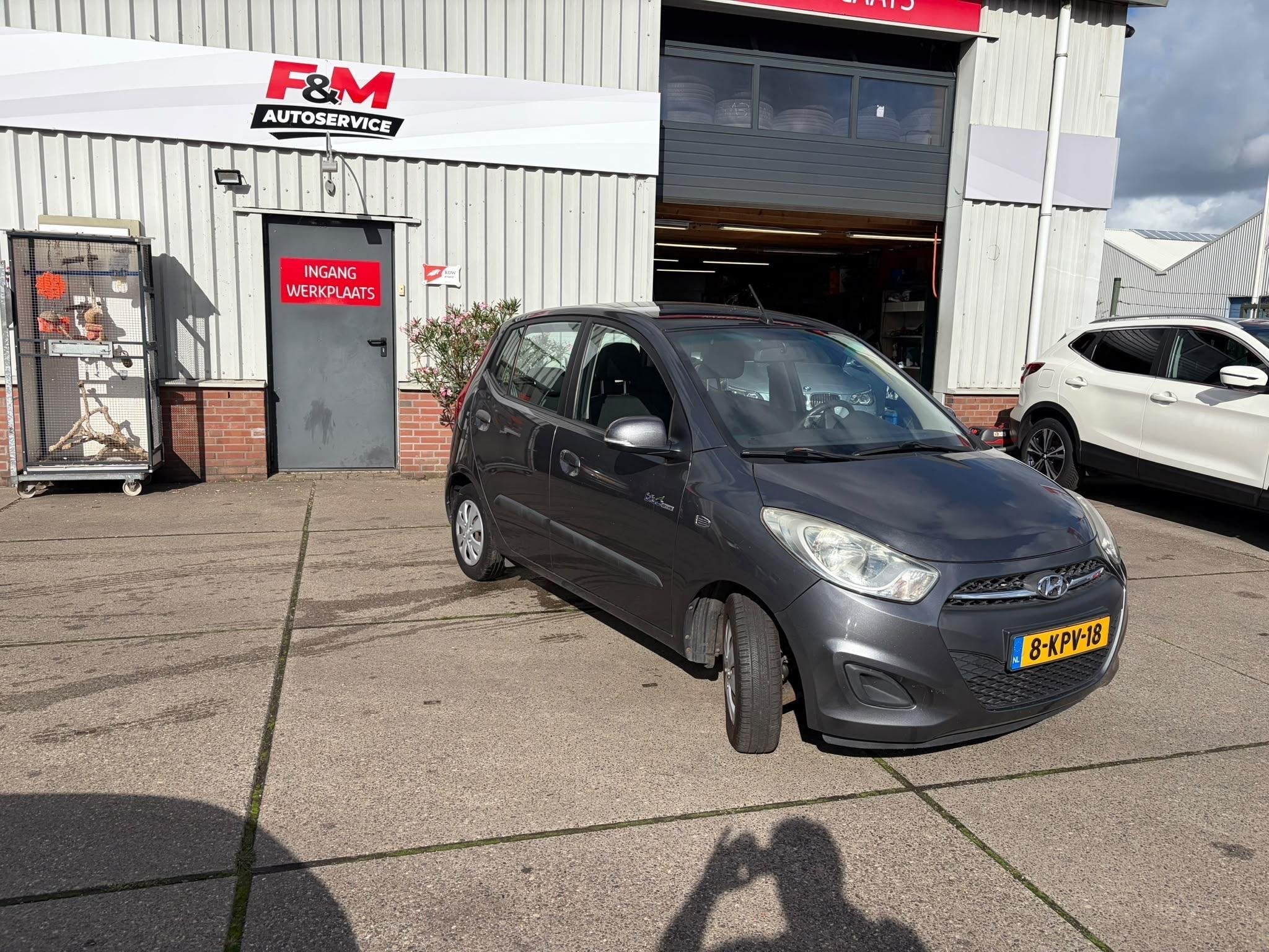 Hyundai i10 1.0 Black pack Airco, trekhaak afneembaar, pdc a, Auto's, Voorwielaandrijving, Euro 5, Stof, Gebruikt