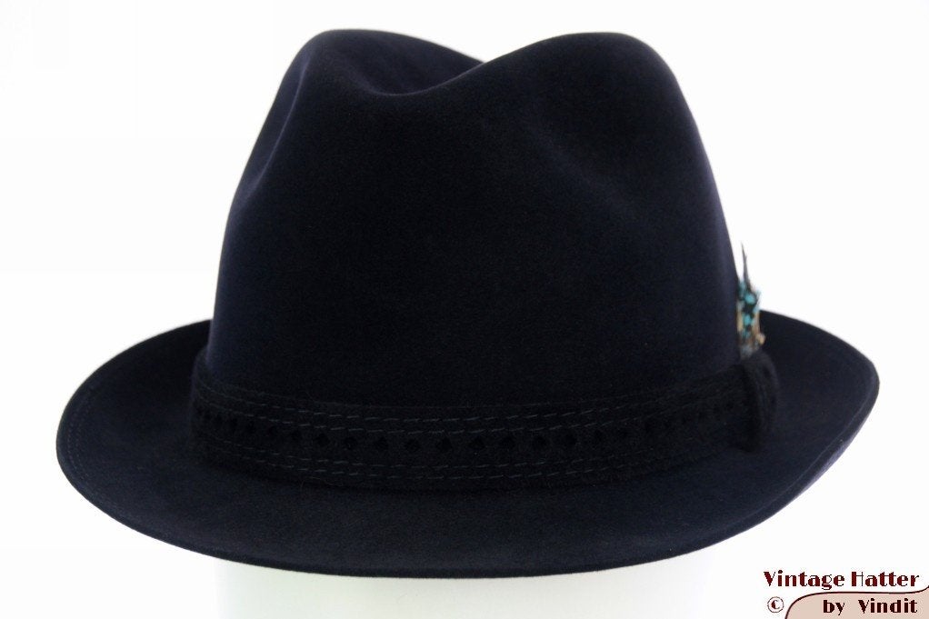 mooie Vintage Gleufhoed Wegener donker blauw velour 57, Ophalen of Verzenden, Accessoires, Gedragen, Overige kleuren