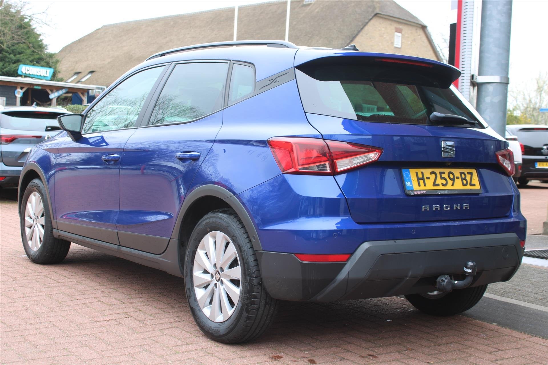 SEAT Arona 1.0 TSI *Business* | Trekhaak | Carplay | Camera, Auto's, Voorwielaandrijving, Gebruikt, 95 pk, Parkeersensor