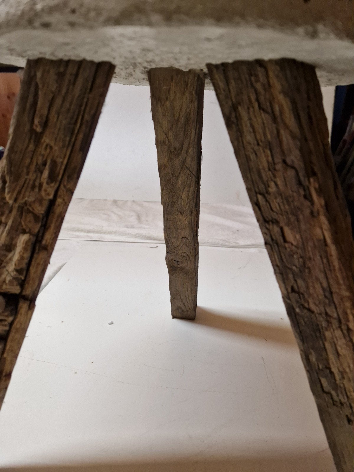 melk kruk van beton, Ophalen, Hout