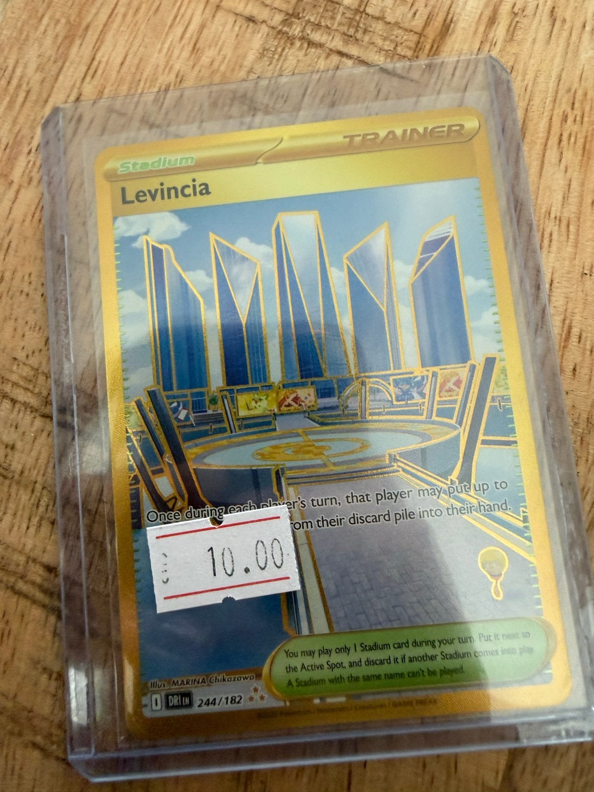 Pokémon Kaart: Levincia Trainer (Stadium) - Gouden Foil, Ophalen of Verzenden, Zo goed als nieuw, Losse kaart, Foil