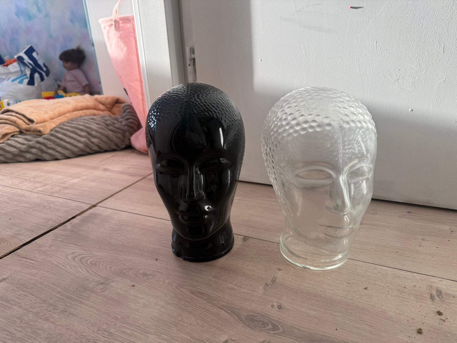 Twee glazen hoofden - Decoratief en functioneel, Ophalen of Verzenden, Gebruikt, Meerkleurig, Glas