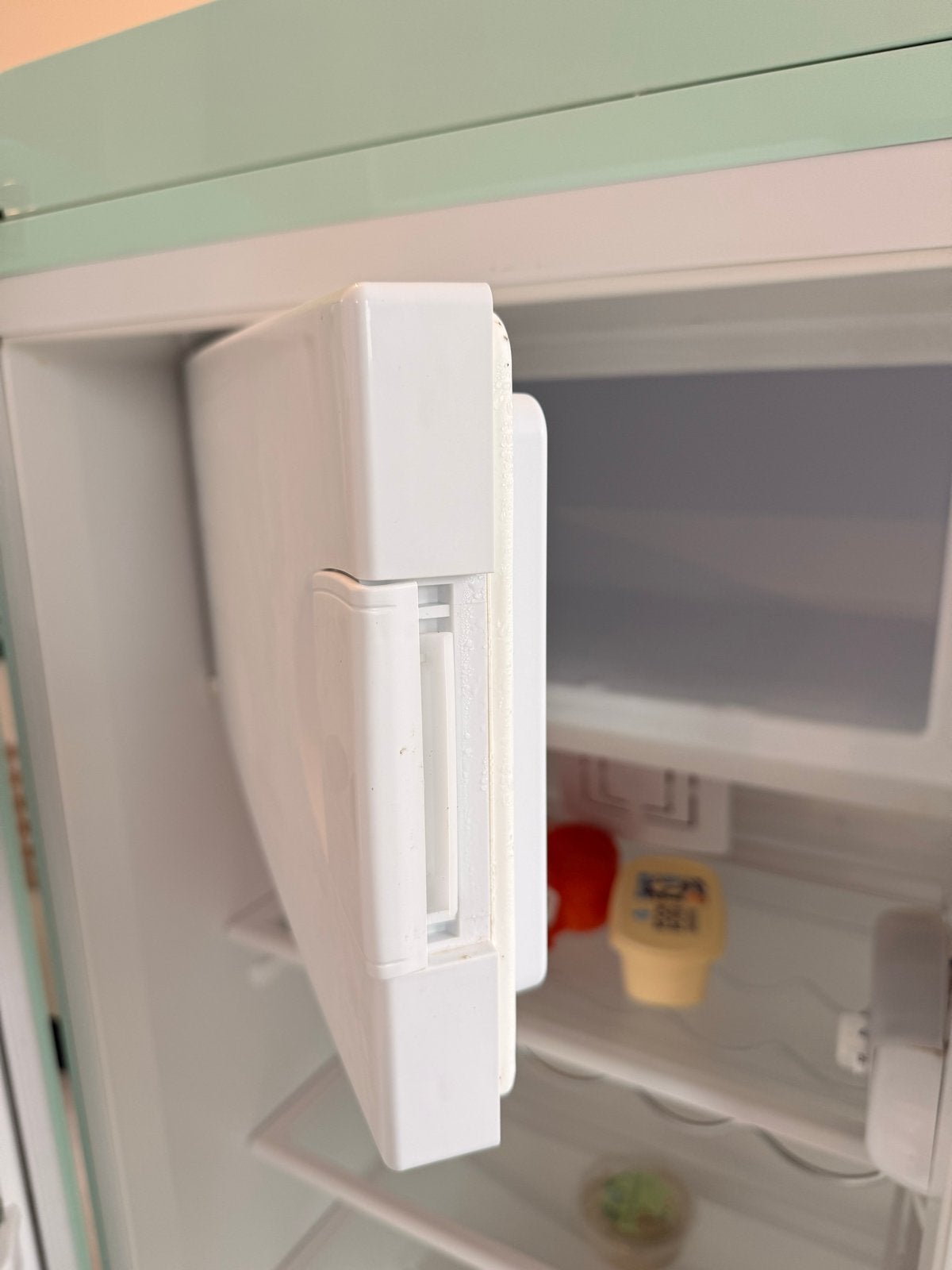 Foto 4 van Smeg koelkast met vriesvak - Retro mintgroen