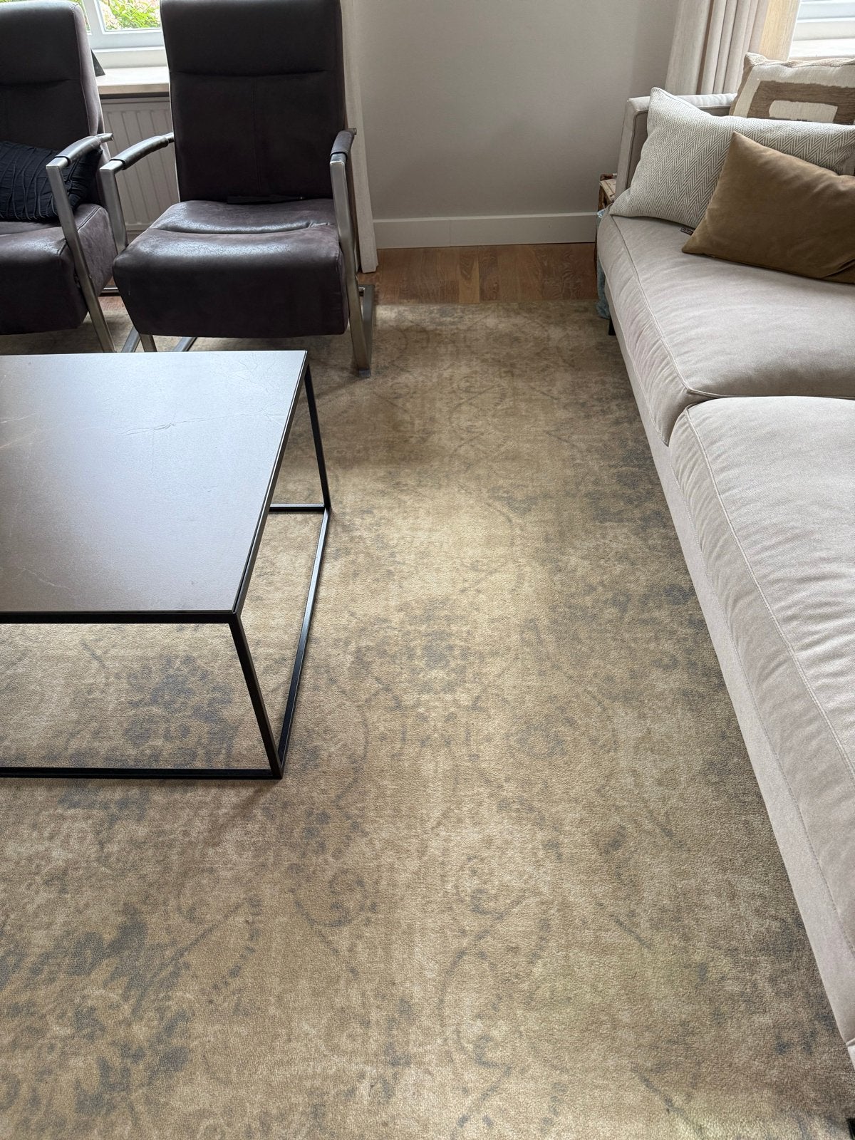 Groot beige met blauw vloerkleed - 240x375 cm, Ophalen, Gebruikt, Beige, Past in elk interieur