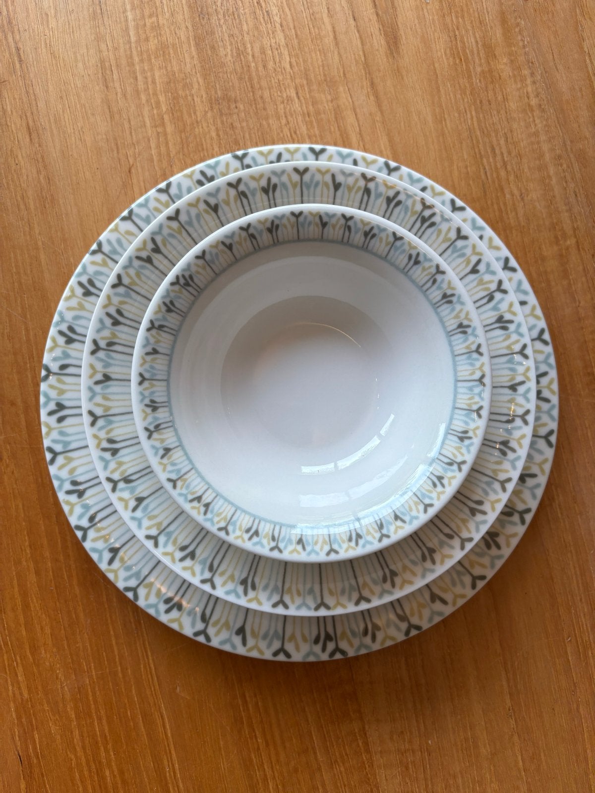 Madame Coco Alice Servies 24-delig - Nieuw in doos, Nieuw, Ophalen of Verzenden, Overige stijlen, Porselein