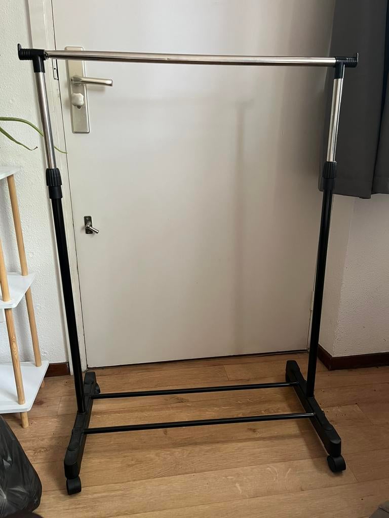 Kledingrek (stang gebroken), Ophalen, Met wielen, Gebruikt