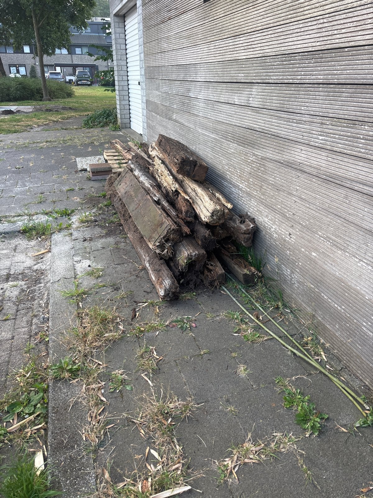 Gratis bielzen en restanten van bielzen, 3 tot 6 m³, Ophalen, Overige houtsoorten, Stammen