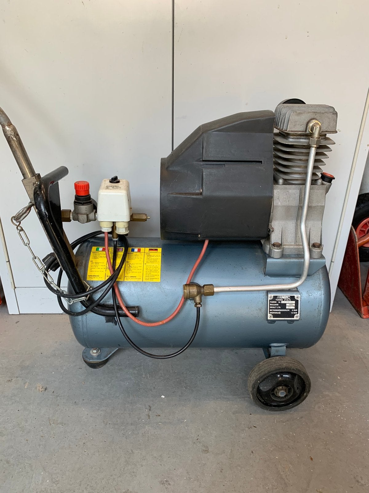 Compressor, 25 tot 100 liter, Ophalen, Zo goed als nieuw, Minder dan 200 liter/min