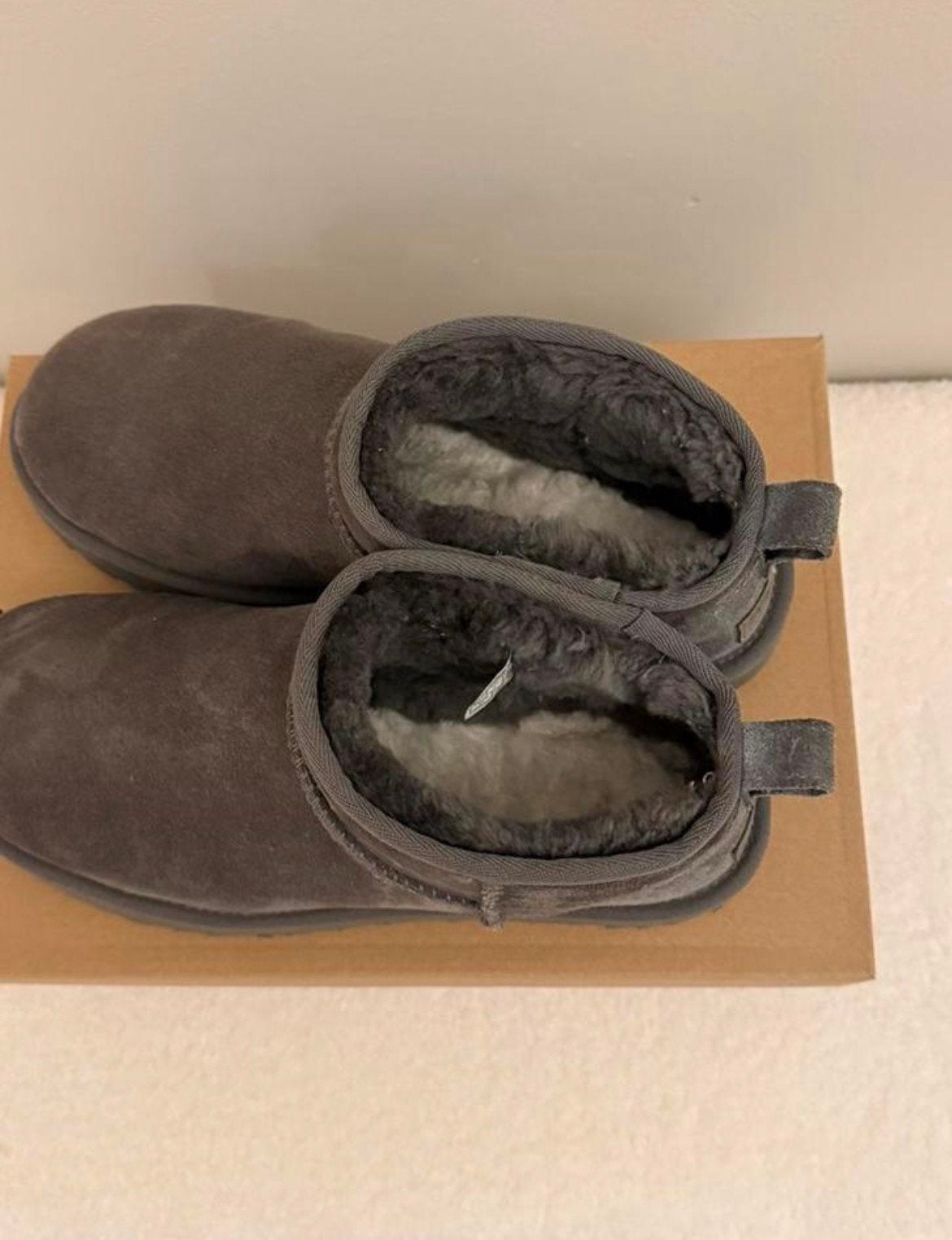 UGG Classic Ultra Mini grijs maat 40, Kleding | Dames, Schoenen, Ophalen, Zo goed als nieuw, Grijs