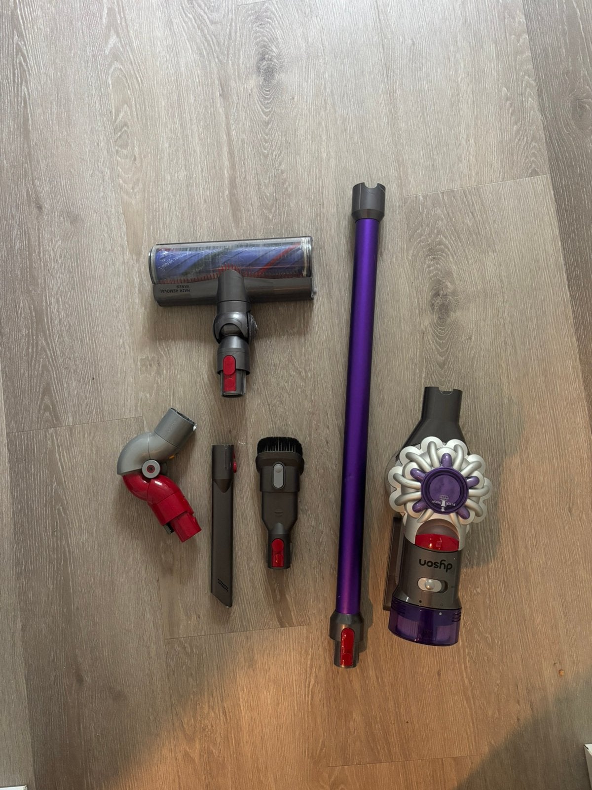 Dyson V8 Cyclone onderdelen/geheel (accu werkt niet goed)