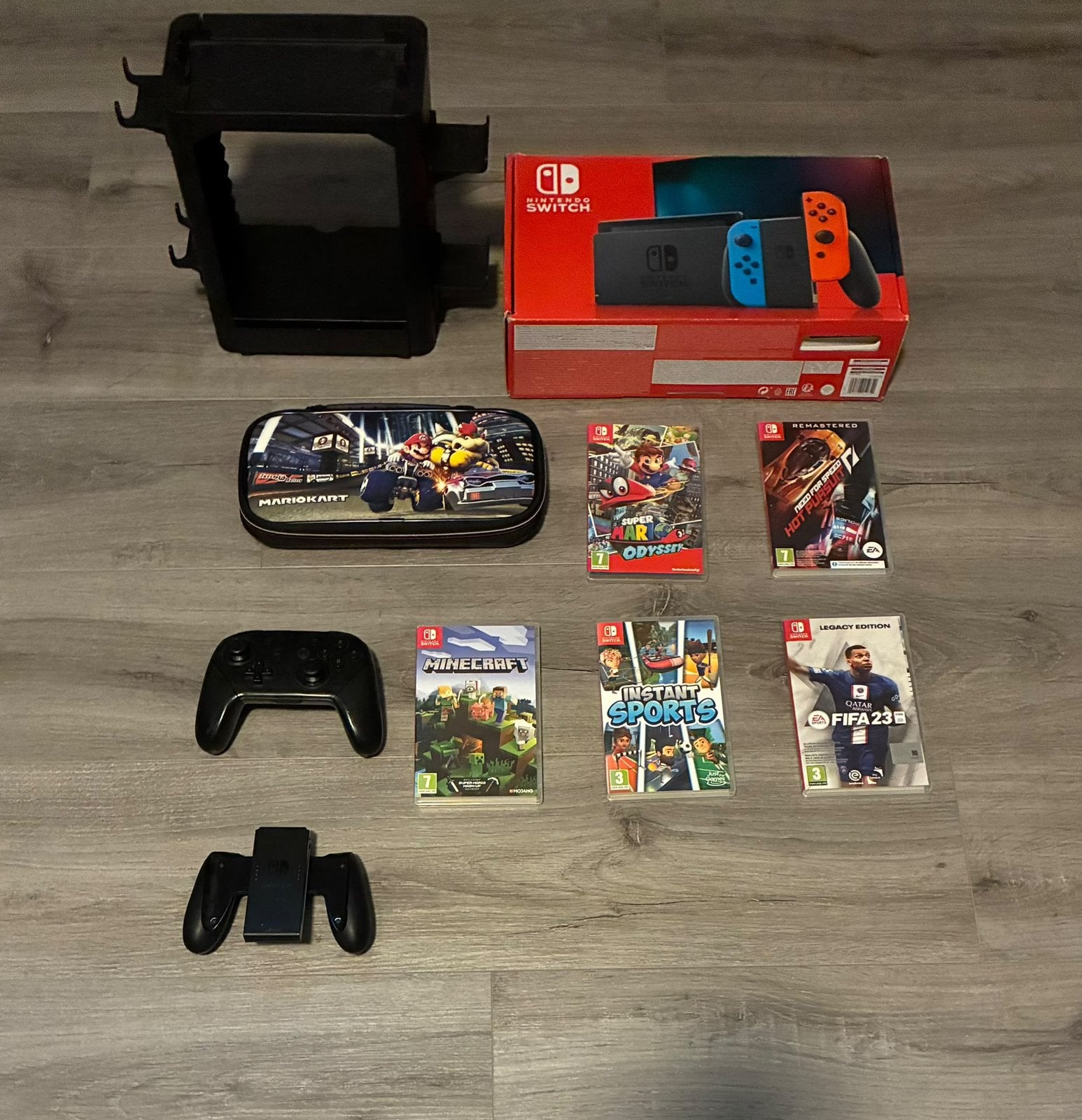Nintendo switch met spellen en toebehoren, Ophalen, Met games, Met 2 controllers, Zo goed als nieuw
