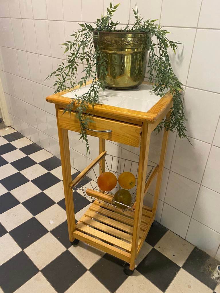 Prachtige trolley met witte tegeltjes, 50 tot 100 cm, Ophalen of Verzenden, Zo goed als nieuw, 25 tot 50 cm