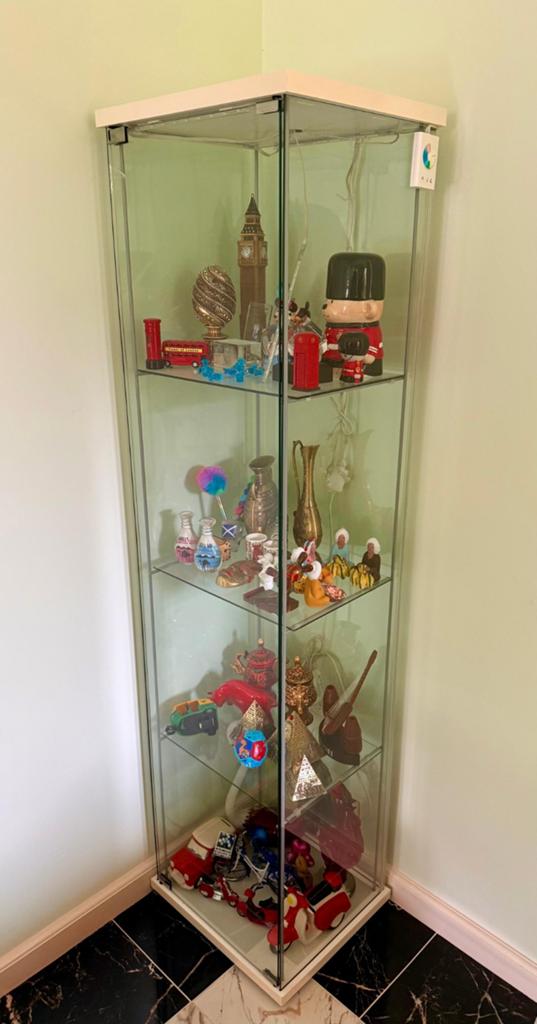 IKEA- Glazen vitrinekast met 4 planken, Met plank(en), Minder dan 50 cm, Gebruikt, Ophalen of Verzenden