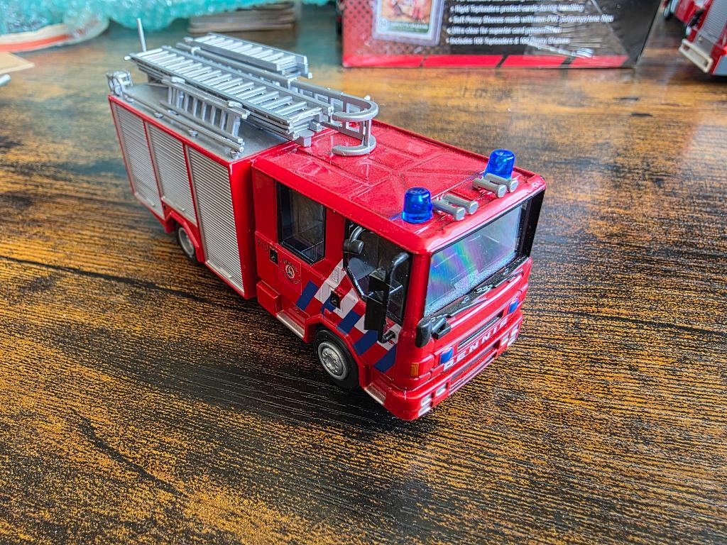 1:64 Dennis Brandweerwagen, Ophalen of Verzenden, Gebruikt, Auto