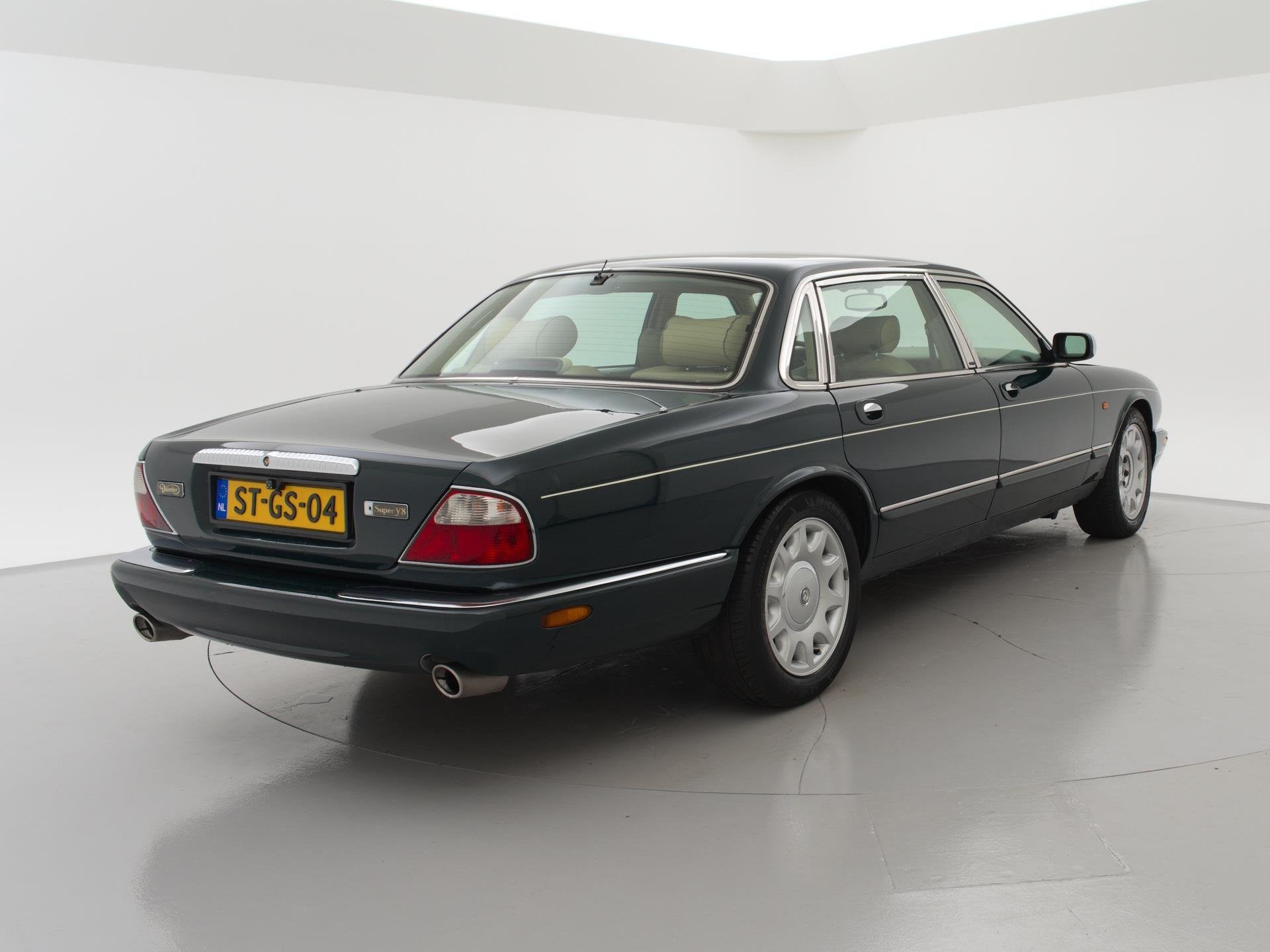 Daimler 4.0 SUPER V8 364 PK SUPERCHARGED AUT. *ORIG NL* + SC, Gebruikt, 8 cilinders, 1770 kg, Bedrijf