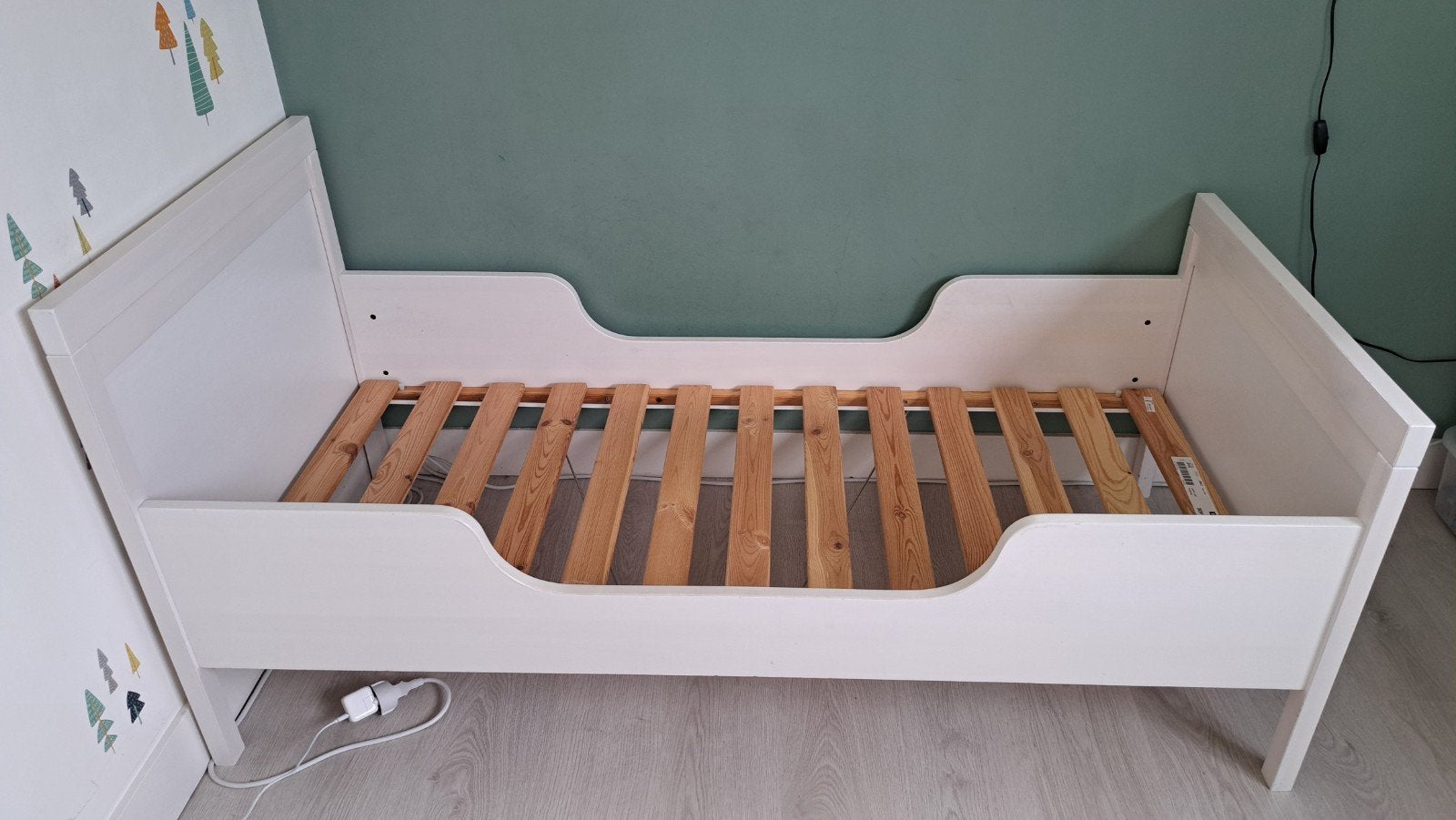 IKEA Kinderbed met lattenbodem, matras en matrasbeschermer, Ophalen, Gebruikt, Wit, 190 cm of minder