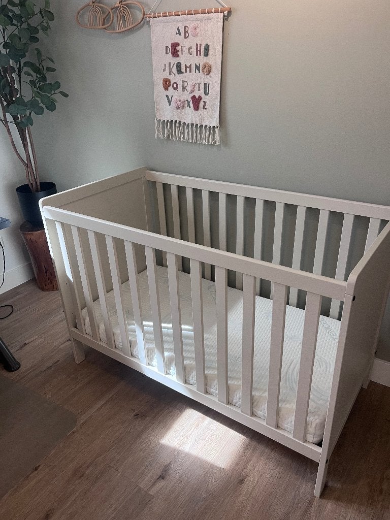 Zeer mooi Kinderledikant incl zgan nieuw matras, Ophalen, Zo goed als nieuw, Ledikant