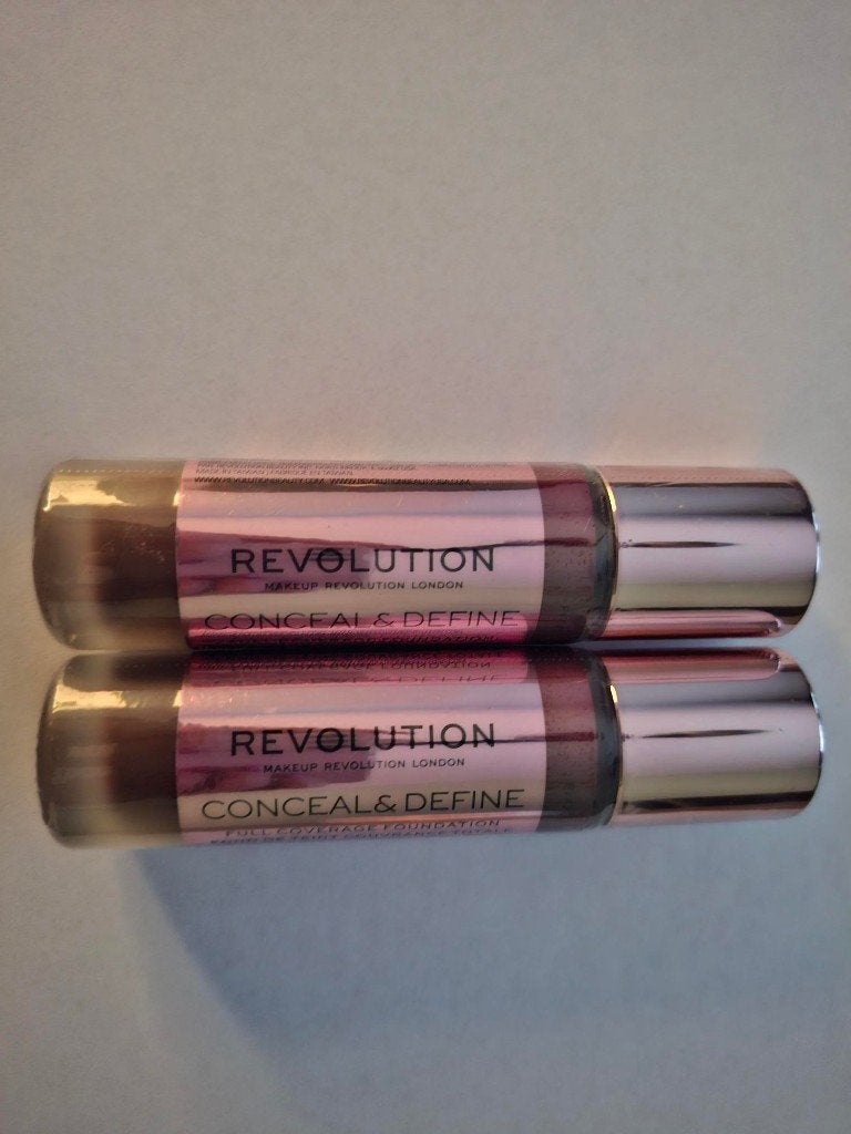 Nieuwe Revolution Conceal & Define Foundation (advr 281), Overige kleuren, Gehele gezicht, Nieuw, Ophalen of Verzenden