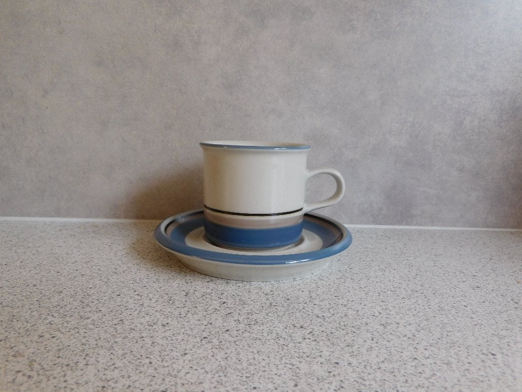 Kop en schotel Espresso Uhtua Arabia Finland, Arabia, Keramiek, Vintage, Ophalen of Verzenden