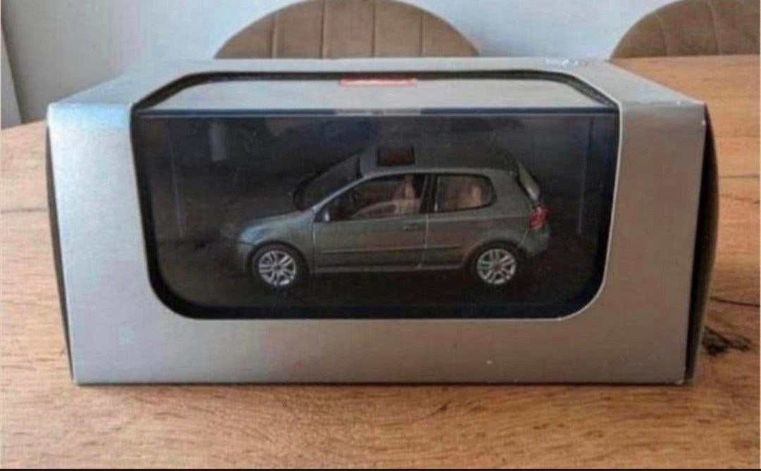 Schuco Volkswagen Golf V 1:43 – Dealer uitvoering, Hobby en Vrije tijd, Ophalen of Verzenden, Nieuw, Auto, Schuco