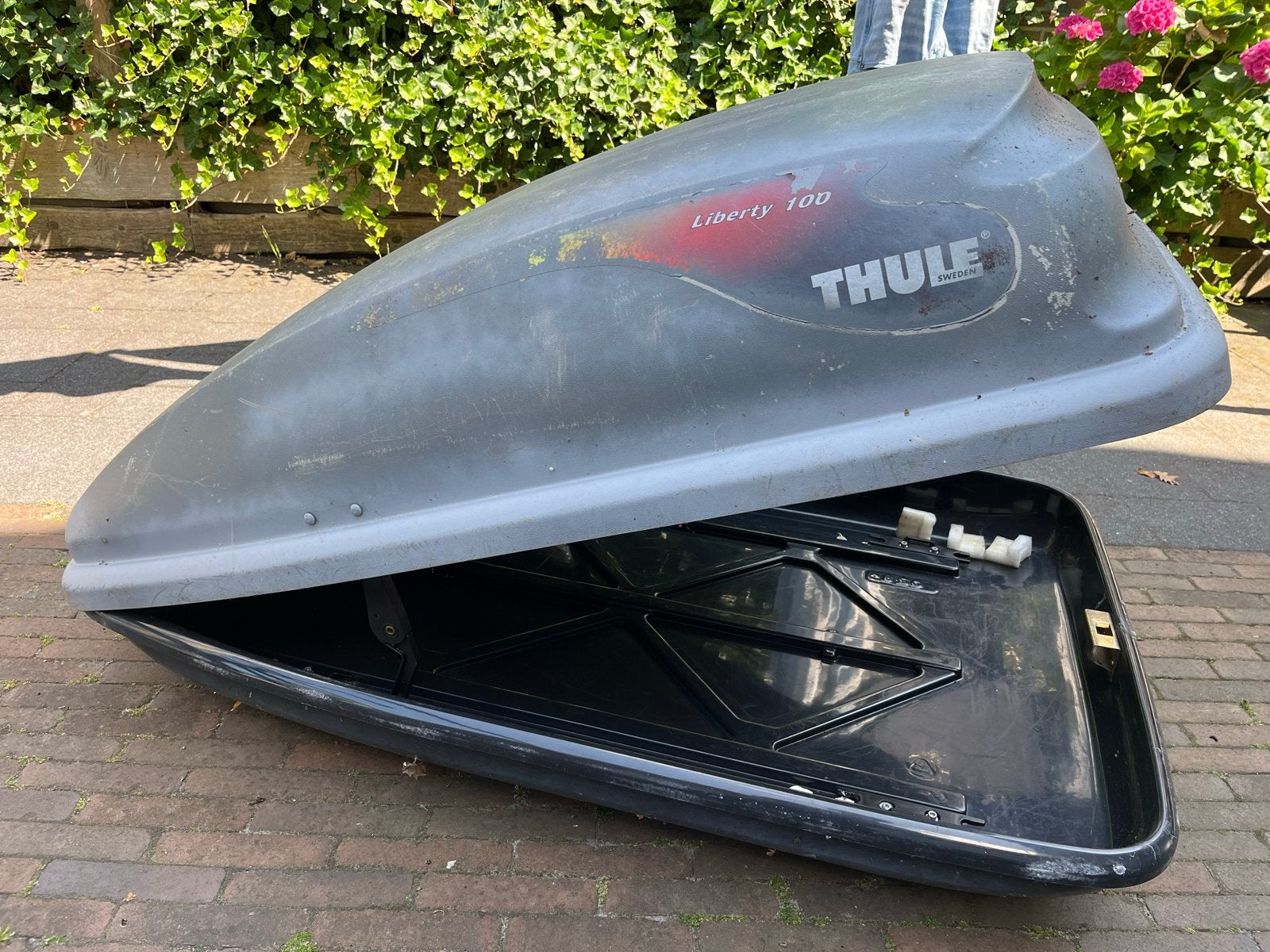 Thule Liberty 100 Dakkoffer - Functioneel, slot ontbreekt, Ophalen, Gebruikt