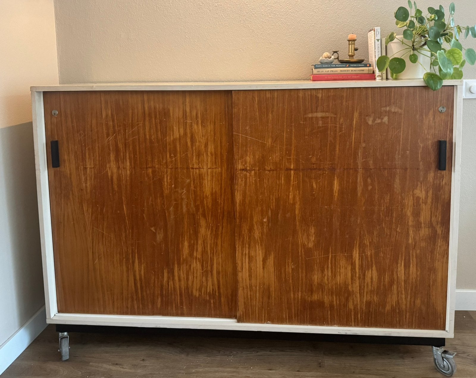 Vintage houten schoolkast met schuifdeuren, Ophalen, Gebruikt, 100 tot 150 cm, Vintage retro