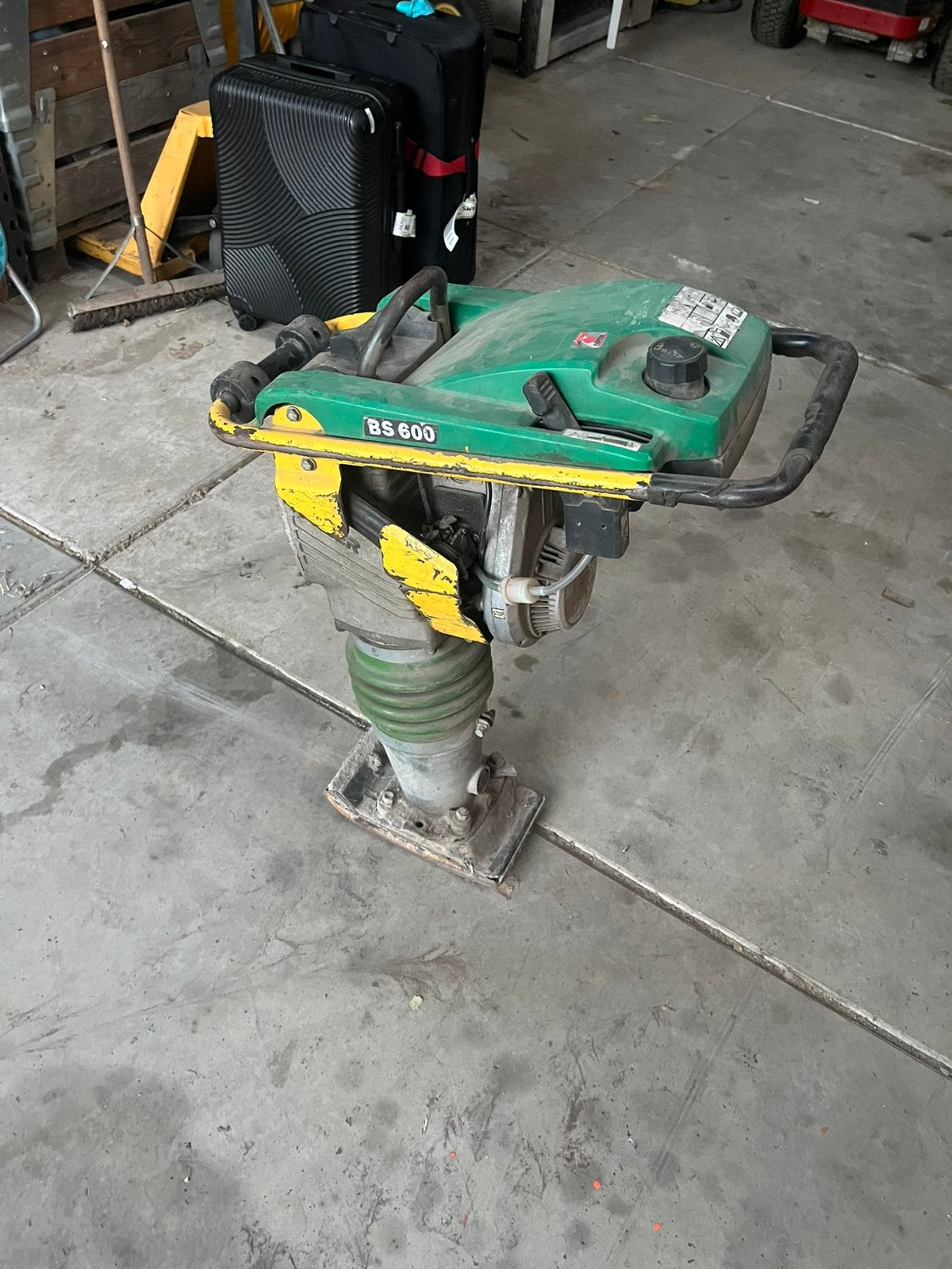 Wacker stamper bs600, Ophalen