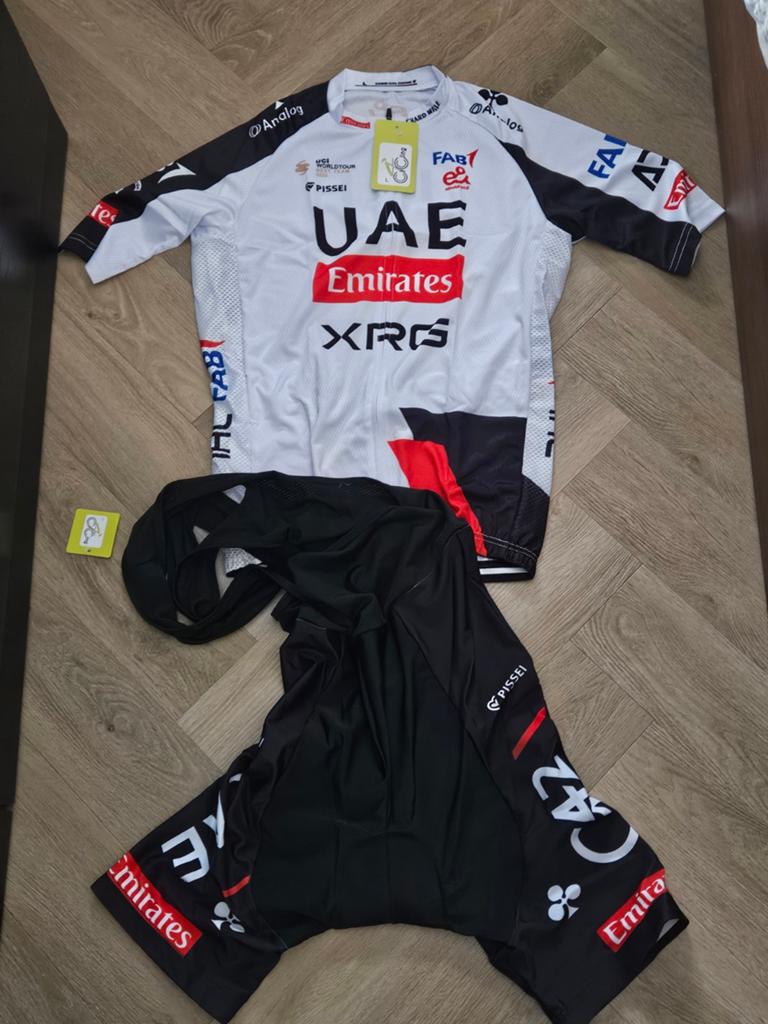 UAE 2026 Fietskleding Set - Nieuw & Ongedragen - Maat L, Fietsen en Brommers, Fietsaccessoires | Fietskleding, Heren, Nieuw, Ophalen of Verzenden
