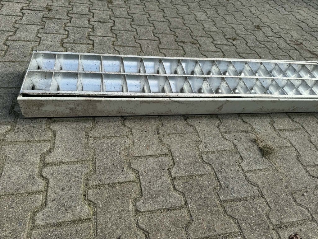 Lichtbak, Ophalen, Gebruikt, 50 tot 200 watt, Lamp met armatuur