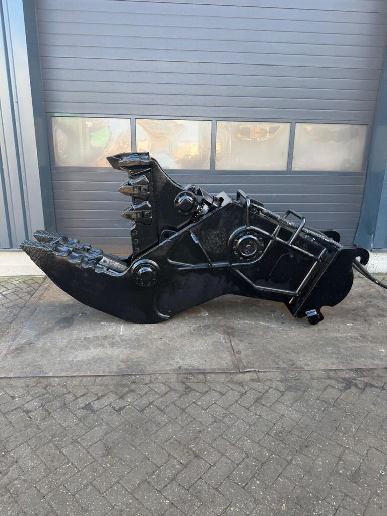 caterpillar p225