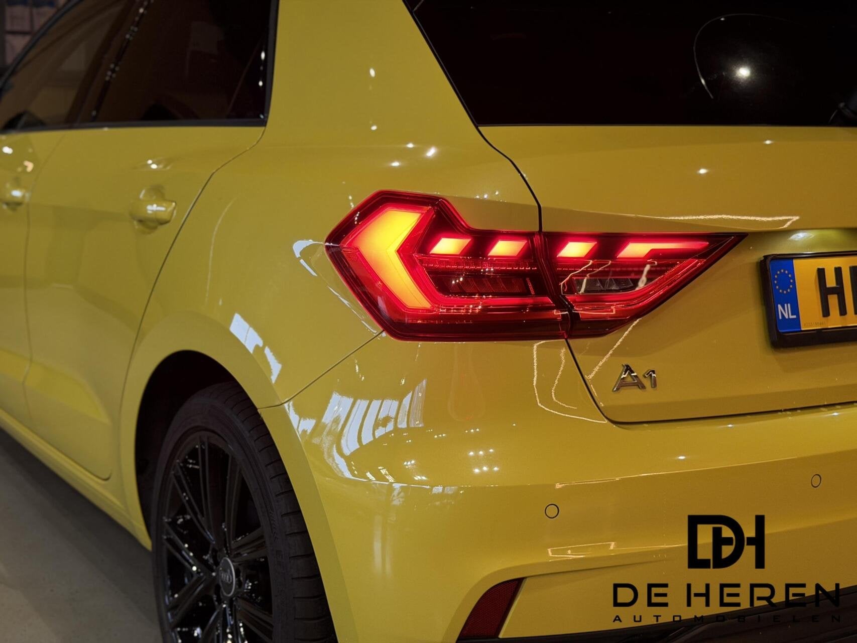 Audi A1 Sportback 25 TFSI Pro Line Matrix LED S-line, Auto's, Dealer onderhouden, Stof, Euro 6, 95 pk