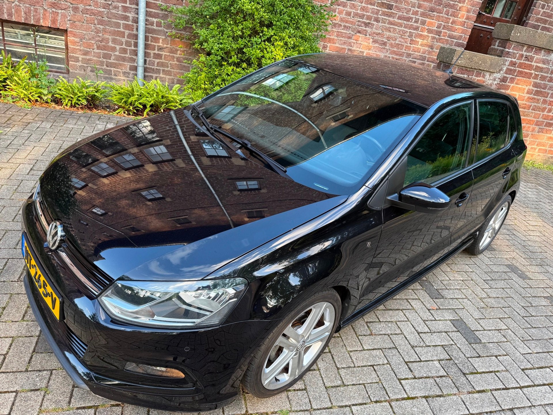 Volkswagen Polo 1.2 TSI Highline Full R-Line Top Conditie, Auto's, Stof, Euro 6, 4 cilinders, Zwart
