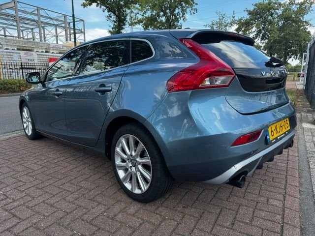 Volvo V40 1.6 D2 Momentum Airco/ECC,Navigatie,Camera, Voorwielaandrijving, Euro 5, Gebruikt, Zwart