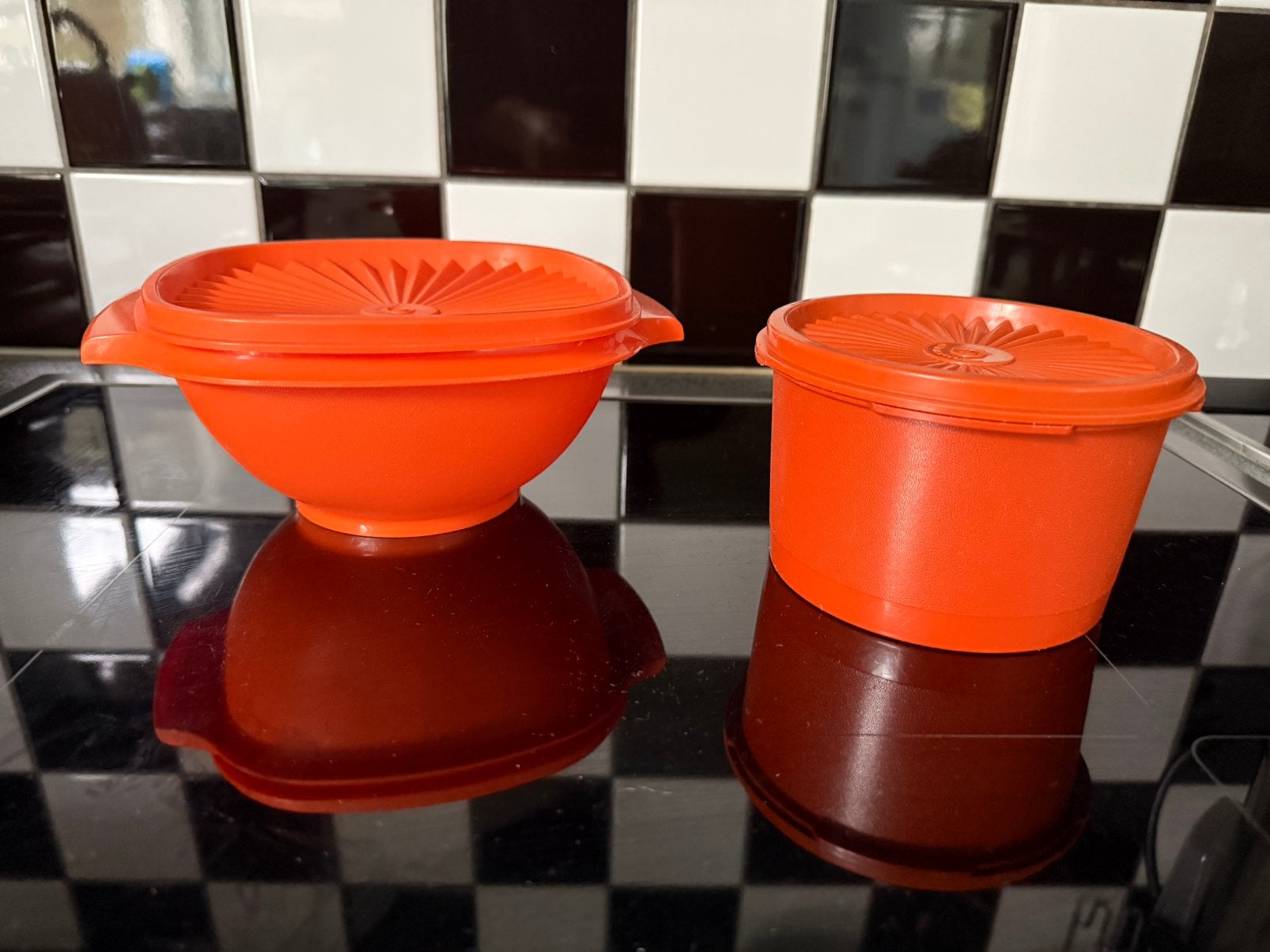 2 Tupperware bakjes met zonnedeksel vintage schaaltje bakje, Huis en Inrichting, Keuken | Tupperware, Ophalen of Verzenden, Zo goed als nieuw
