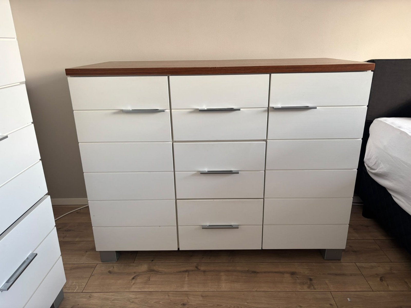 Foto 2 van Dressoir/Commode en Kledingkast - Wit