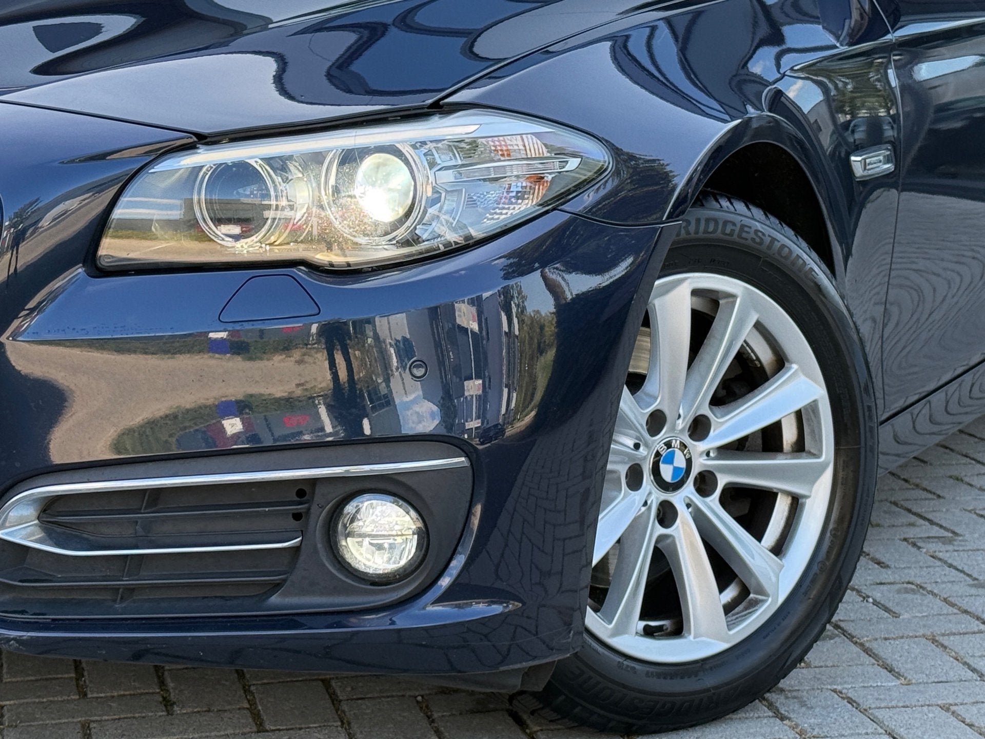 BMW 5-serie 520i Luxury Edition / AUTOMAAT / NAP / TREKHAAK, Auto's, BMW, Automaat, Automatische klimaatregeling, Achterwielaandrijving