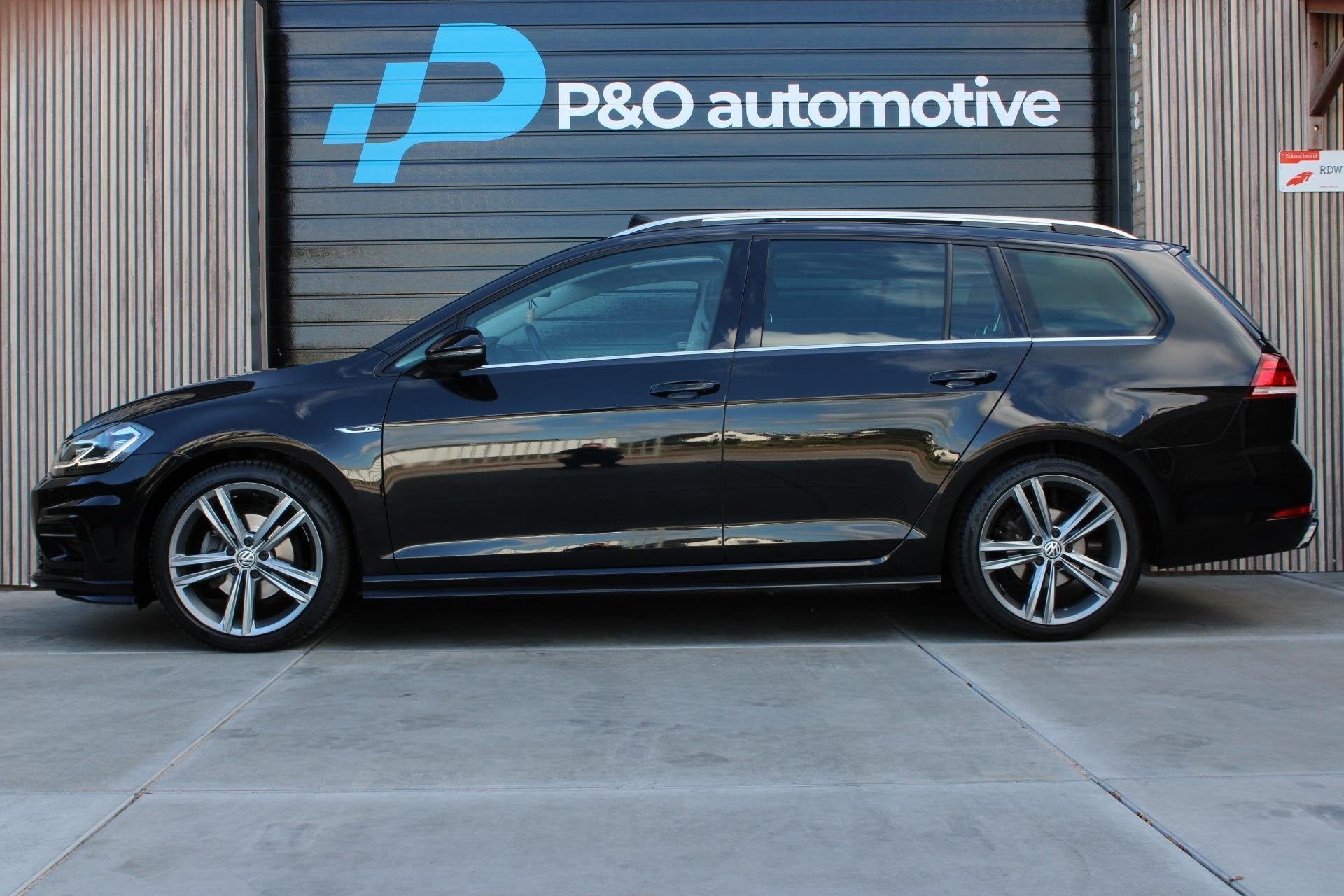Volkswagen Golf Variant 1.0 TSI Highline Business R PANO, Gebruikt, Euro 6, Met garantie (alle), Alcantara