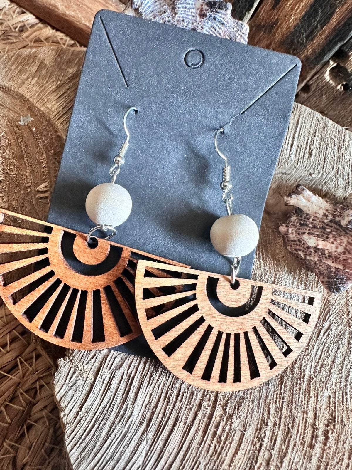 Boho oorbellen / halvr zon / hout / nieuw, Ophalen of Verzenden, Nieuw, Overige materialen, Hangers