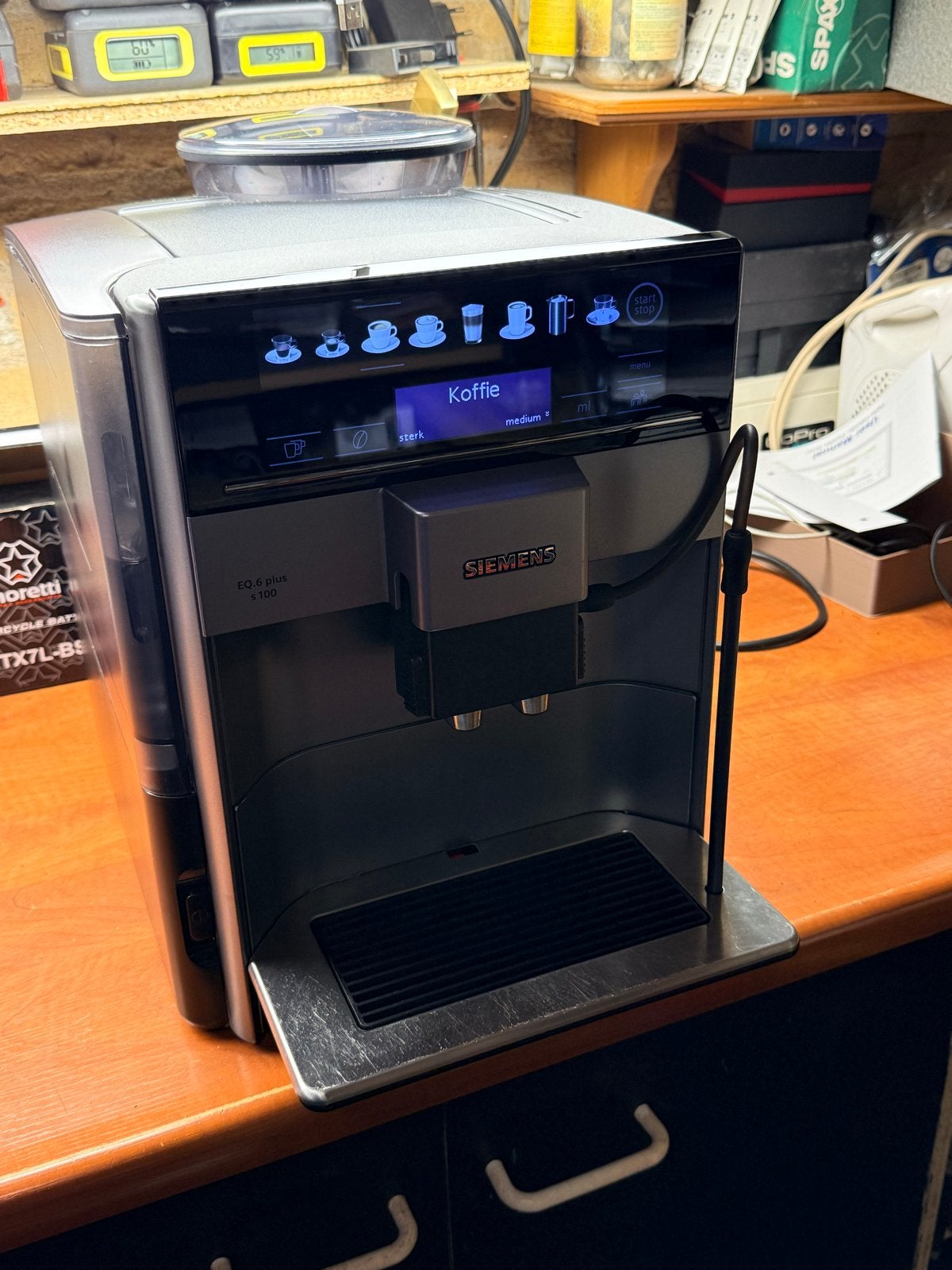 Siemens EQ.6 plus s100 volautomatische espressomachine, Afneembaar waterreservoir, 10 kopjes of meer, Koffiemachine, Zo goed als nieuw