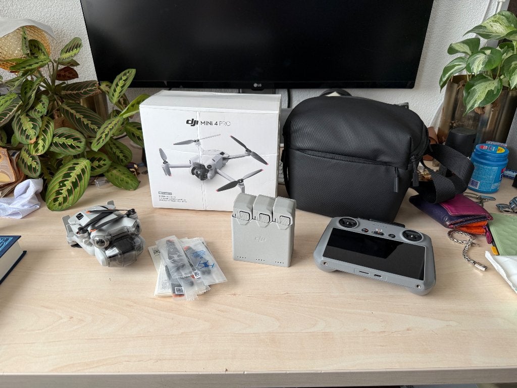 DJI mini 4 pro - fly more combo + DJI RC 2, Audio, Tv en Foto, Drones, Ophalen of Verzenden